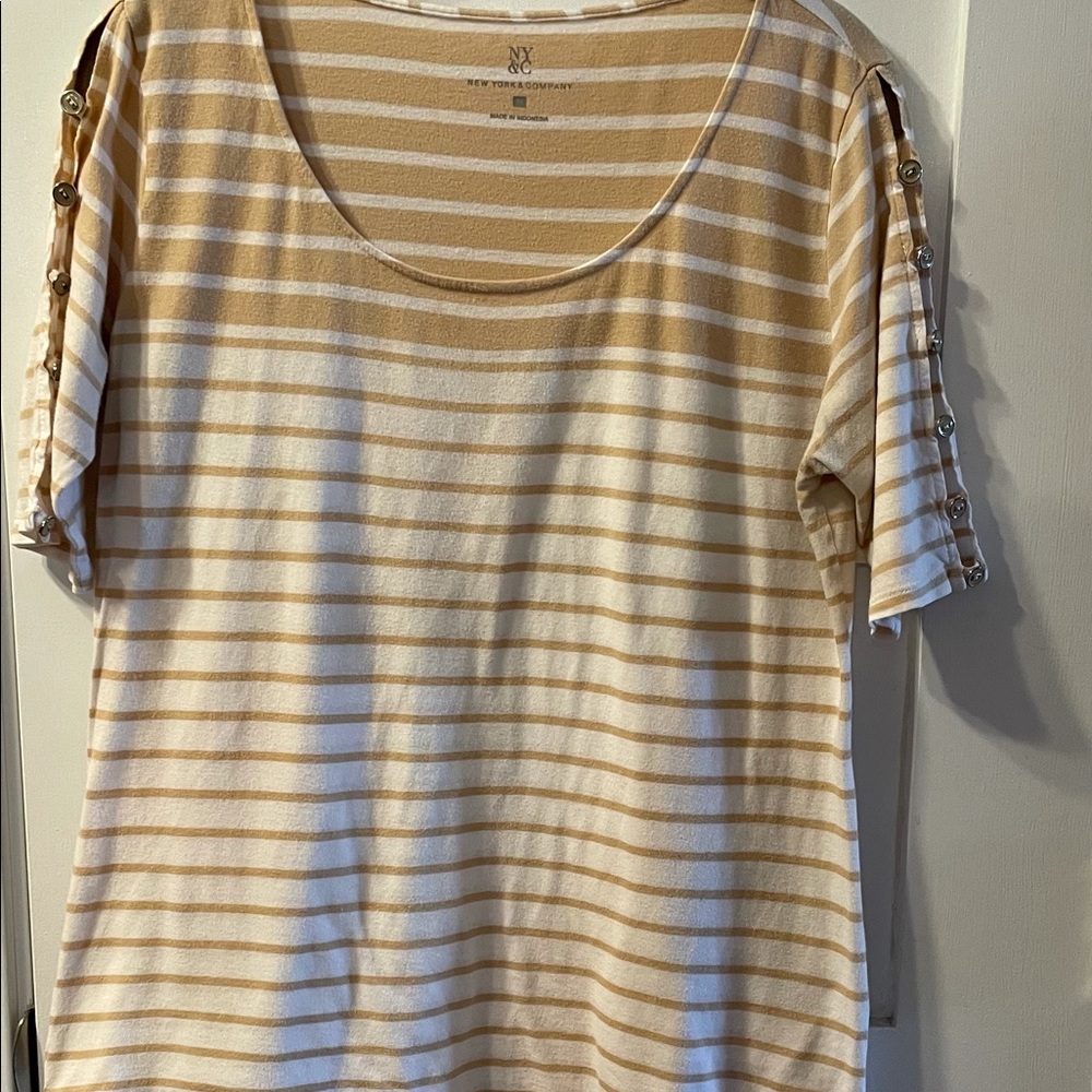 **HP 10/31/21** Cute NY & Co. top with buttons on arms (just for looks)